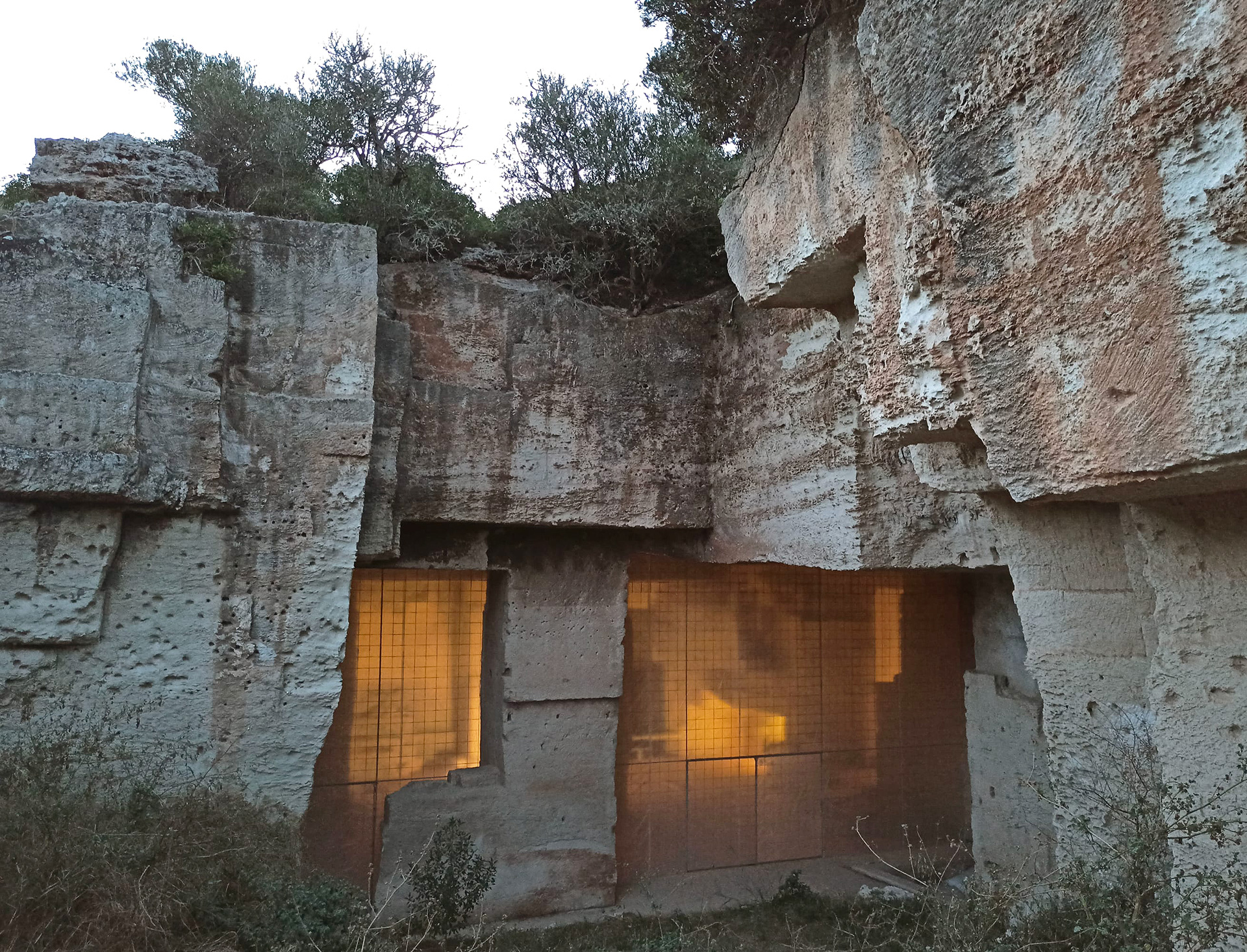 Ensamble Studio: дом внутри бывшего карьера