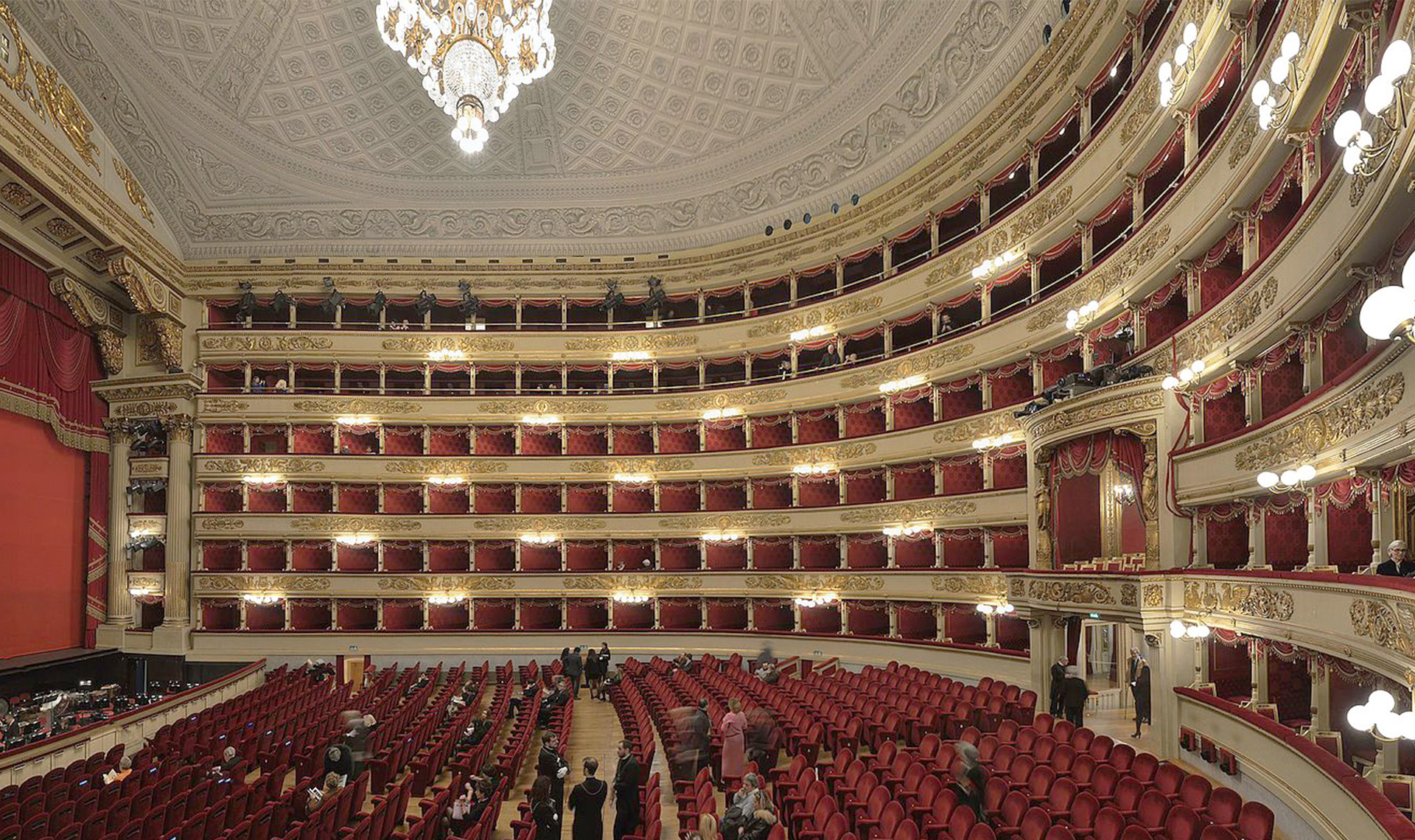La scala. Театр ла скала Милан внутри. Театр делла скала в Милане. Зал театра ла скала. Театр ла скала в Милане занавес.