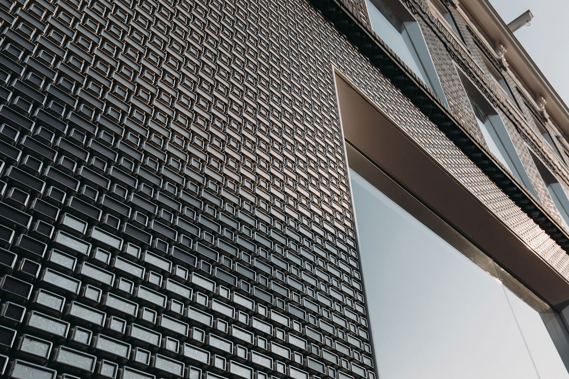 Пиксельный фасад бутика Louis Vuitton по проекту UNStudio