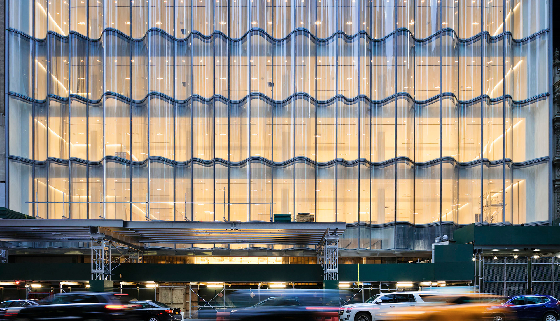 Фасад-волна в Нью-Йорке по проекту James Carpenter Design Associates
