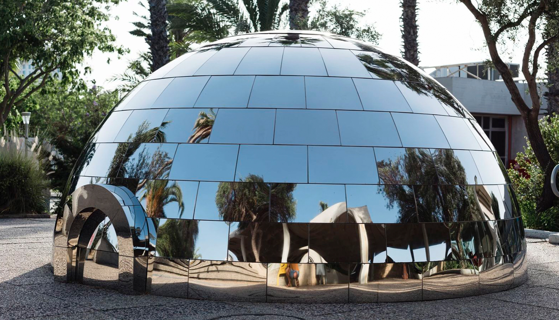 Magenta Workshop: зеркальное иглу в Тель-Авиве