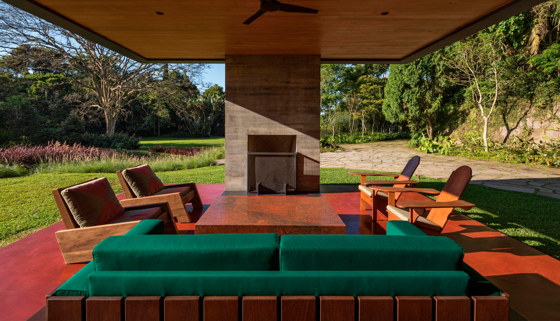 Дом в лесу по проекту Olson Kundig Architects