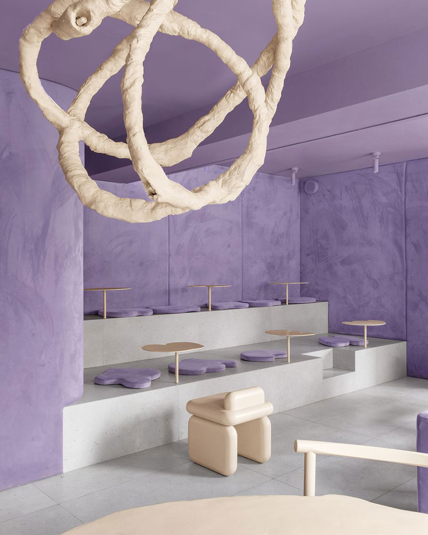 Цвет 2022 года: 5 интерьеров в фиалковых тонах