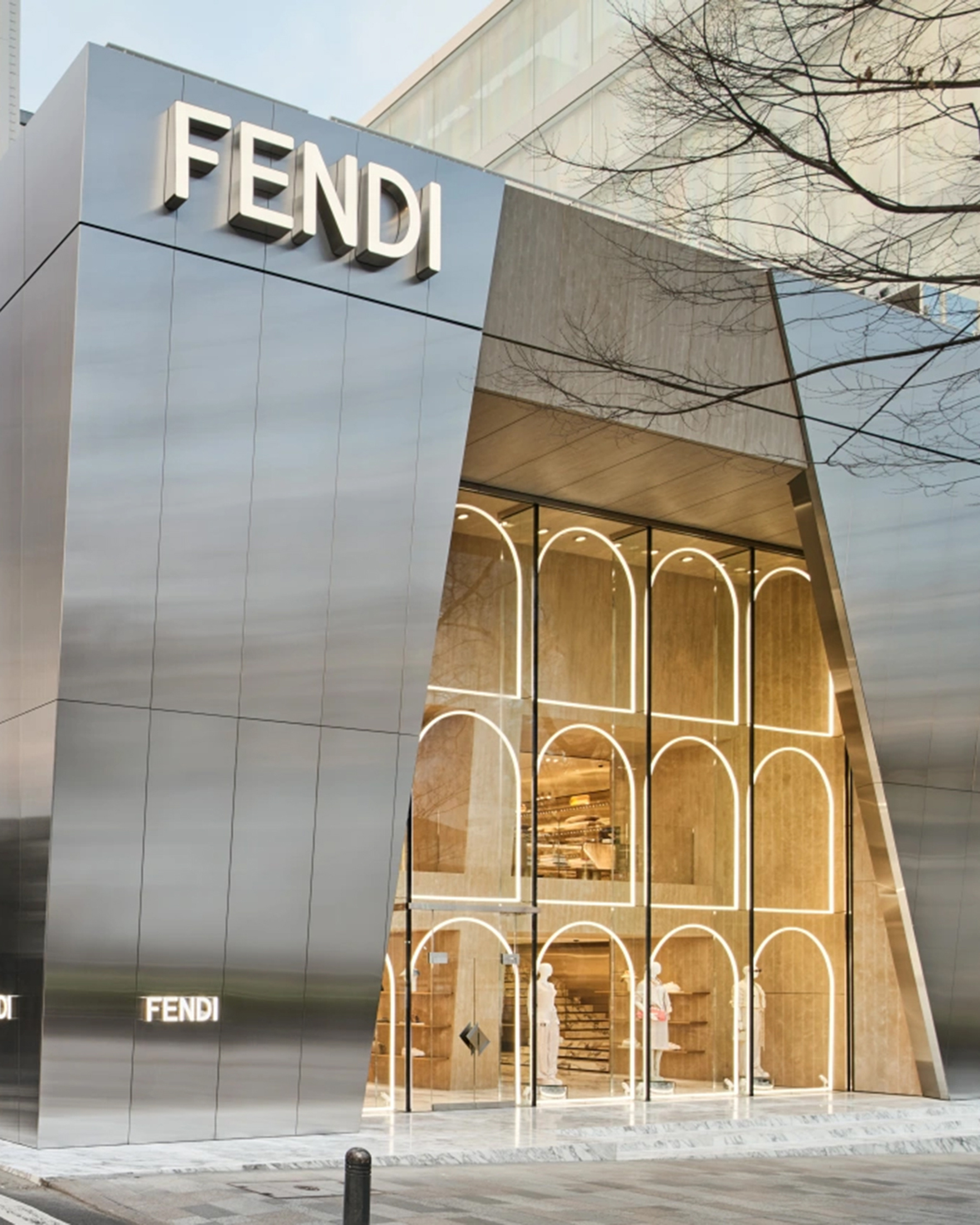 Бутик Fendi в Токио: римская архитектура в камне и металле