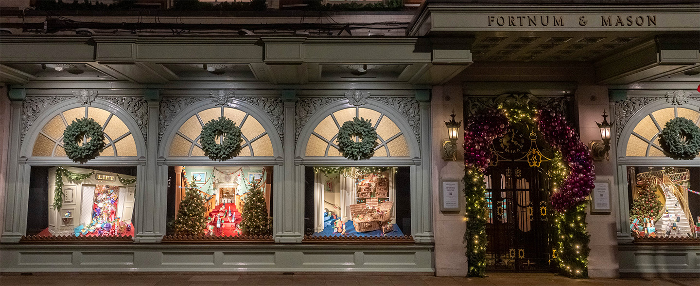Дух Рождества: самые сказочные праздничные витрины со всего мира