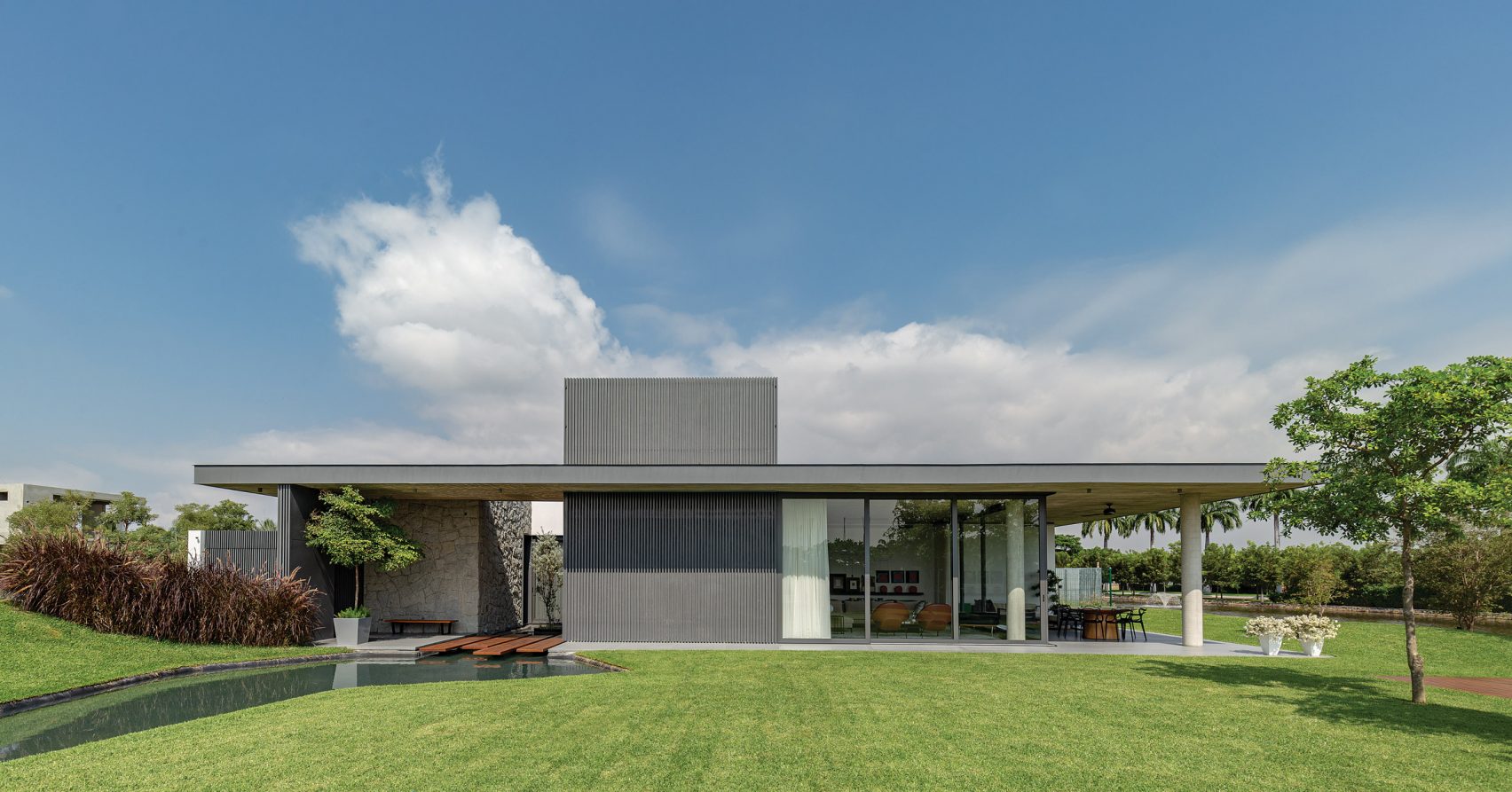 Модернистский дом в Эквадоре по проекту Джаннины Кабал