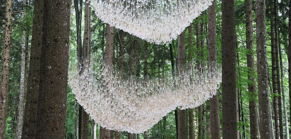 Инсталляция Джона Грейда в итальянском лесу
