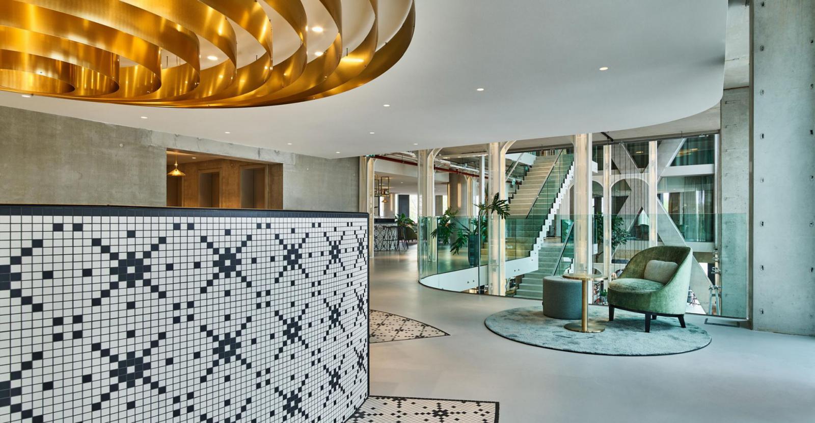 Отель QO в Амстердаме: голландский дизайн и огород на крыше