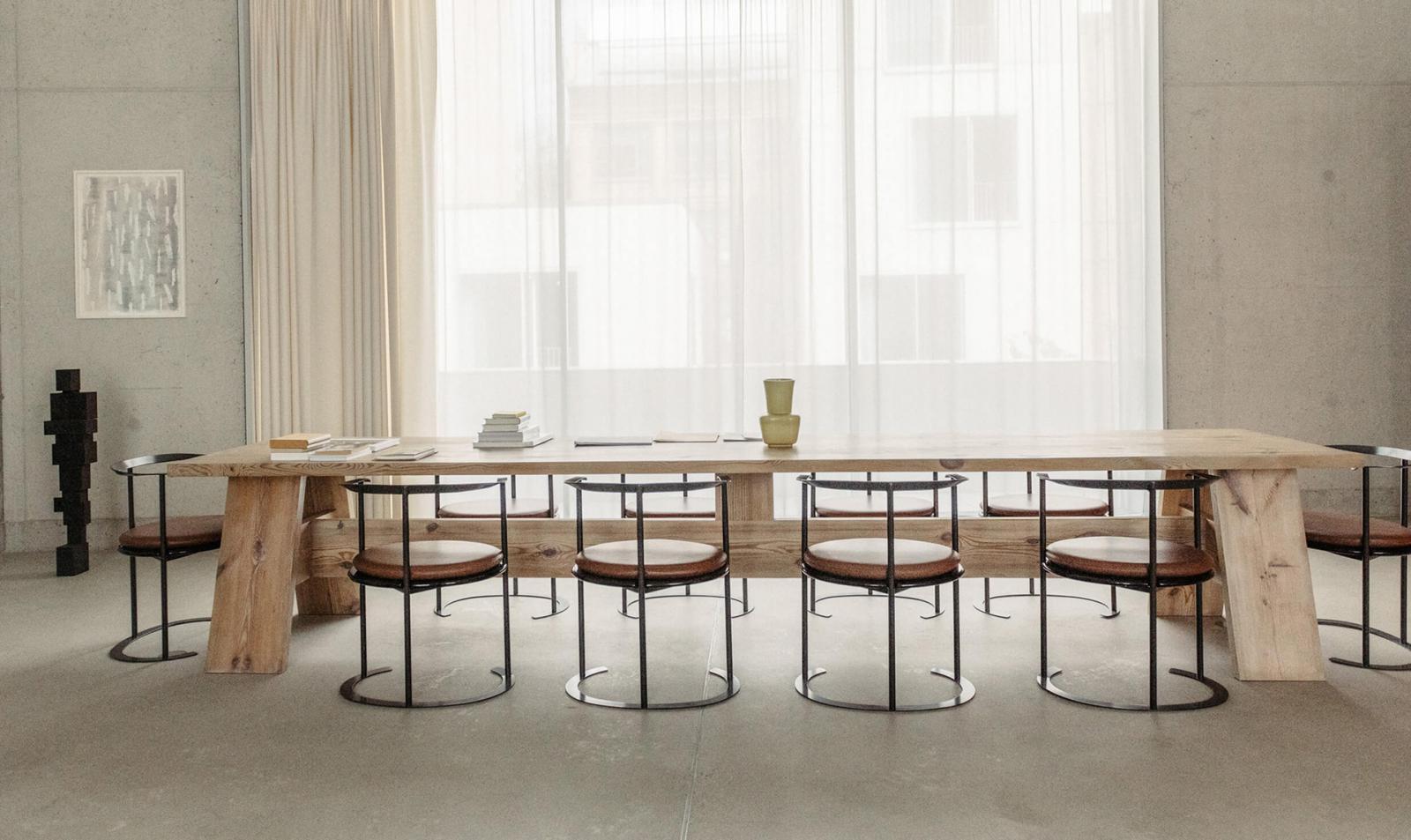 Обеденные столы и кофейные столики: 50 новых моделей