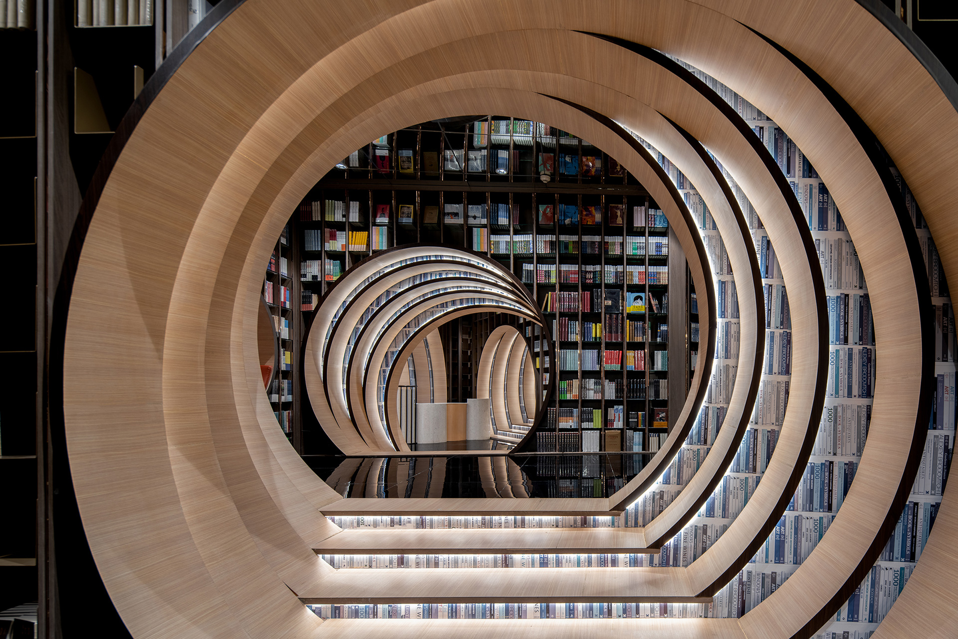 X + LIVING: книжный магазин в Пекине