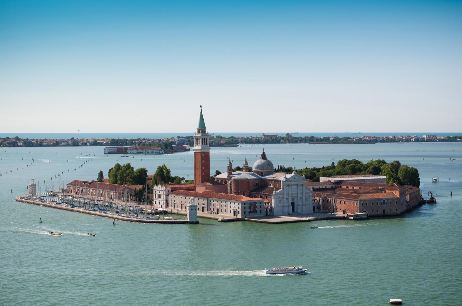 Арт-биеннале: 7 выставок в венецианских палаццо
