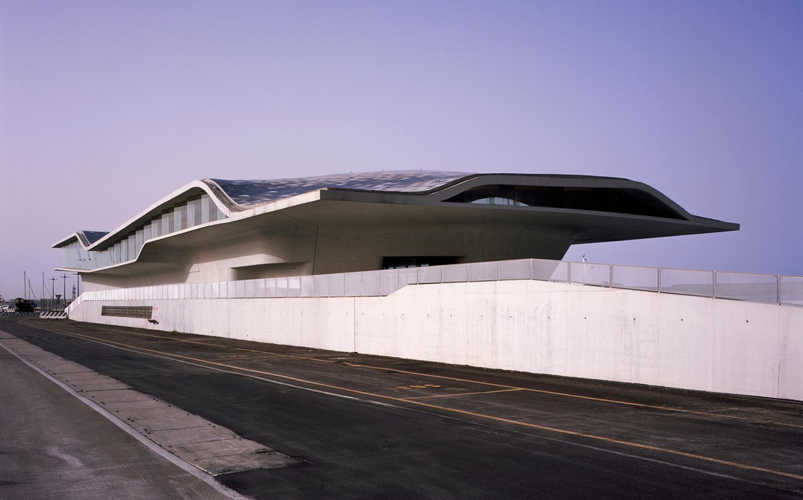 Архитектура Захи Хадид: терминал в Салерно