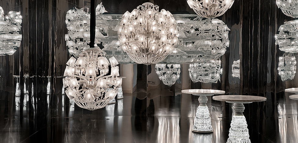 Baccarat: драгоценный свет во дворе пинакотеки
