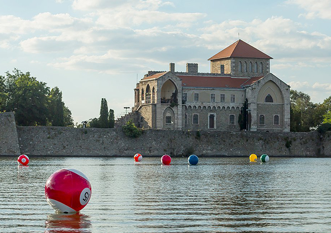 Винце Отто: бильярдные шары на озере