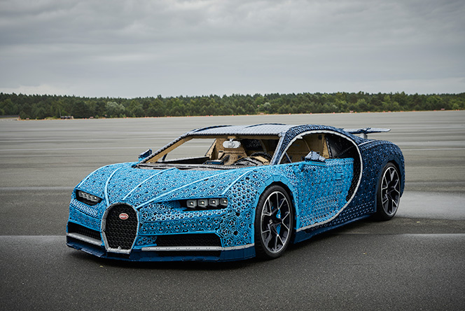 Bugatti Chiron из деталей LEGO в Москве