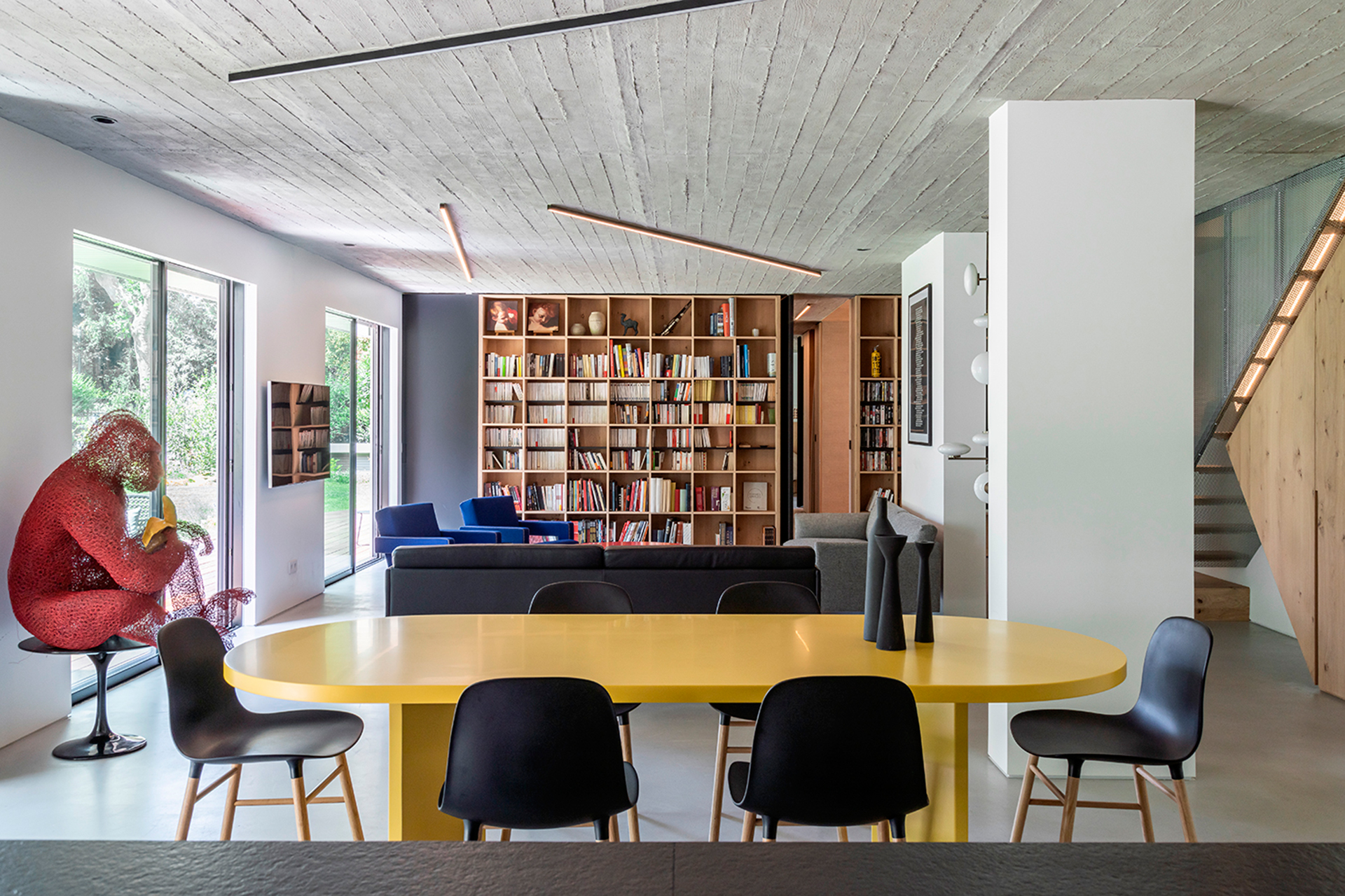 Toledano + Architects: парижский дуплекс с перфорированной лестницей