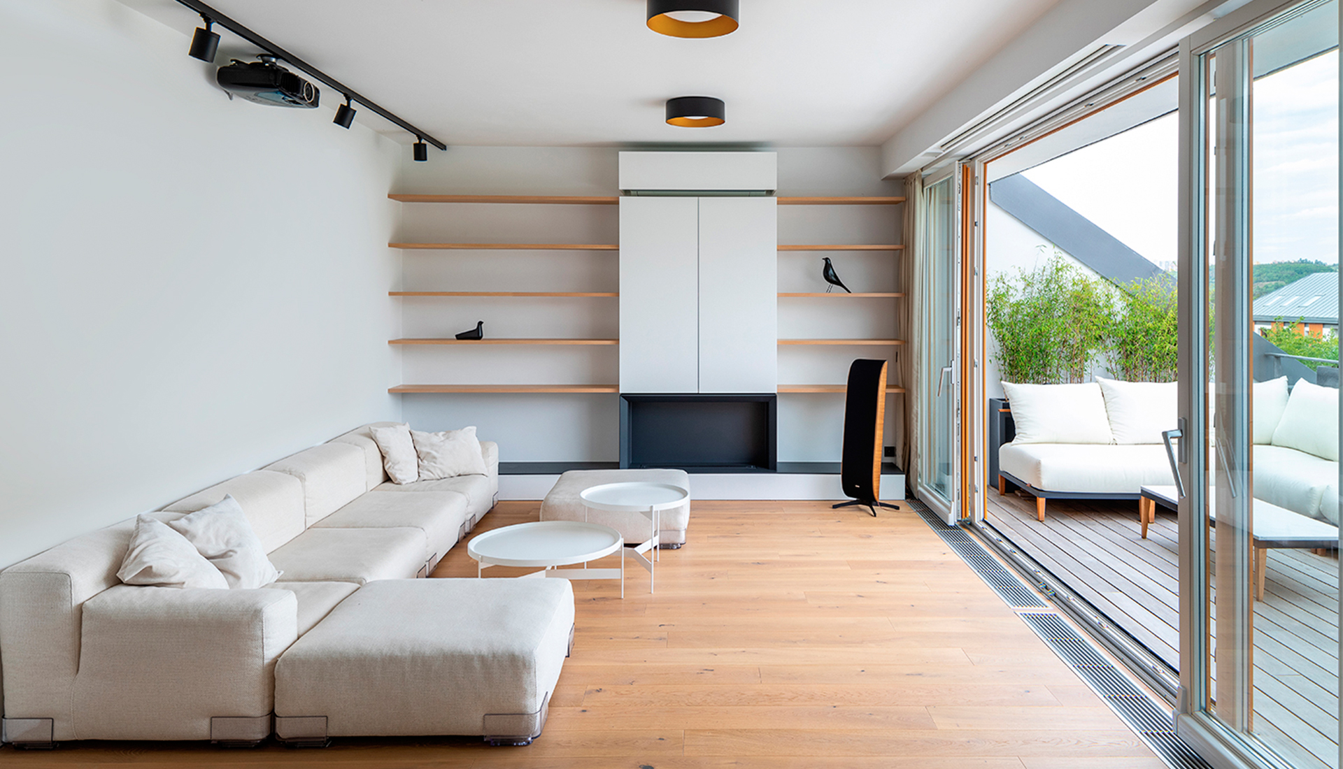 Komon Architects: мансардная квартира в Праге