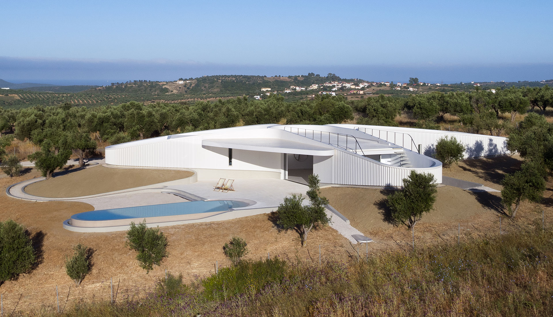 LASSA Architects: дом для коллекционеров в Греции