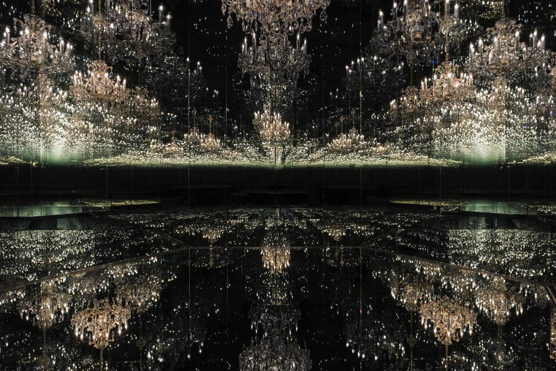 Искусство в 2021: иммерсивные инсталляции Яёи Кусамы