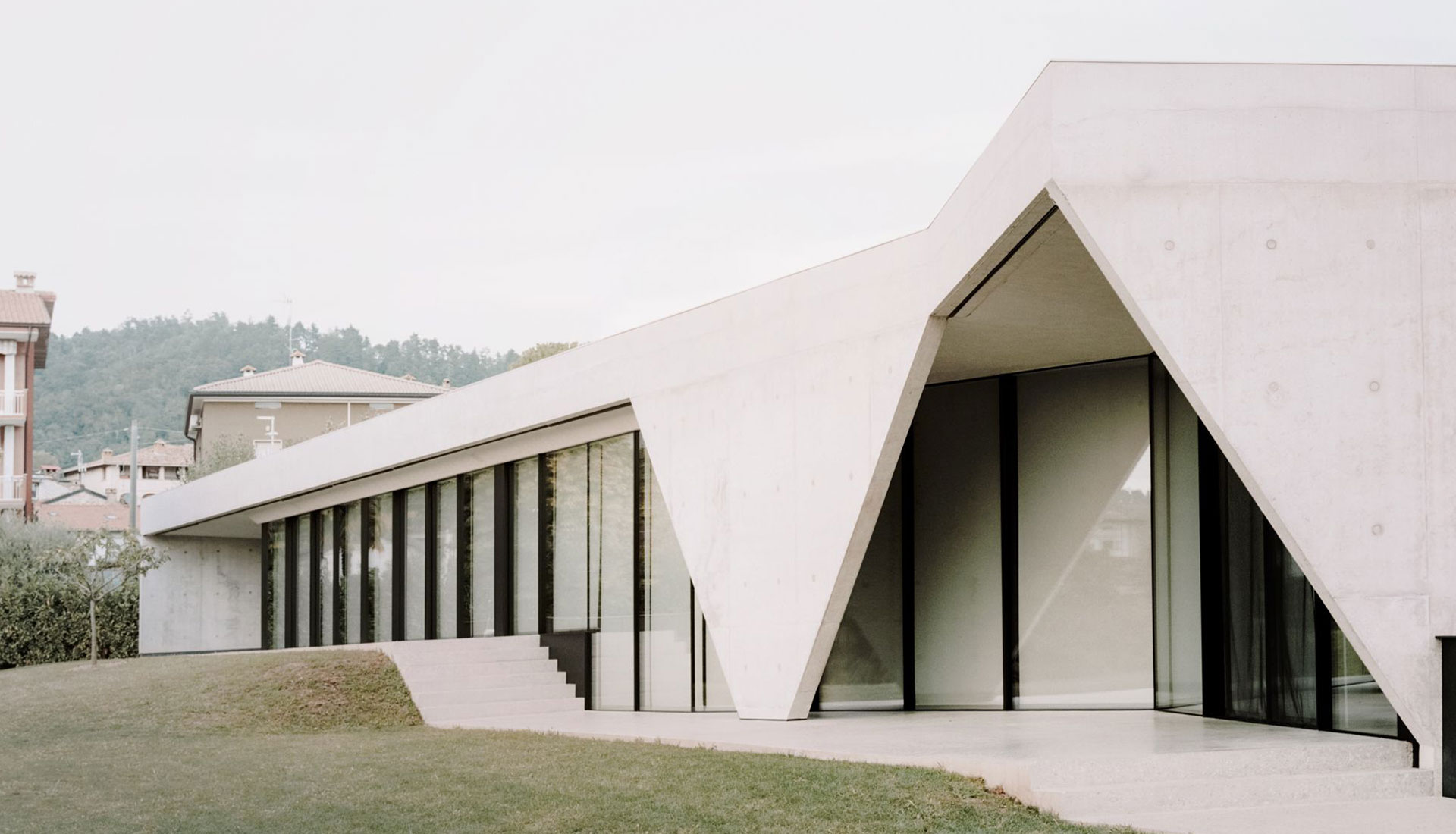 Studio Colleoni Previtali: бетонный дом в Бергамо