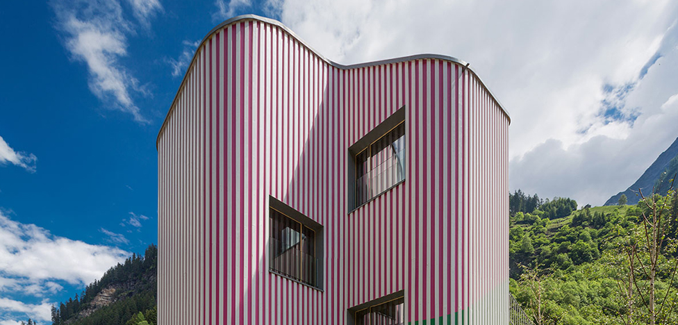 Даниэль Бюрен и Davide Macullo Architects: зелено-розовый дом