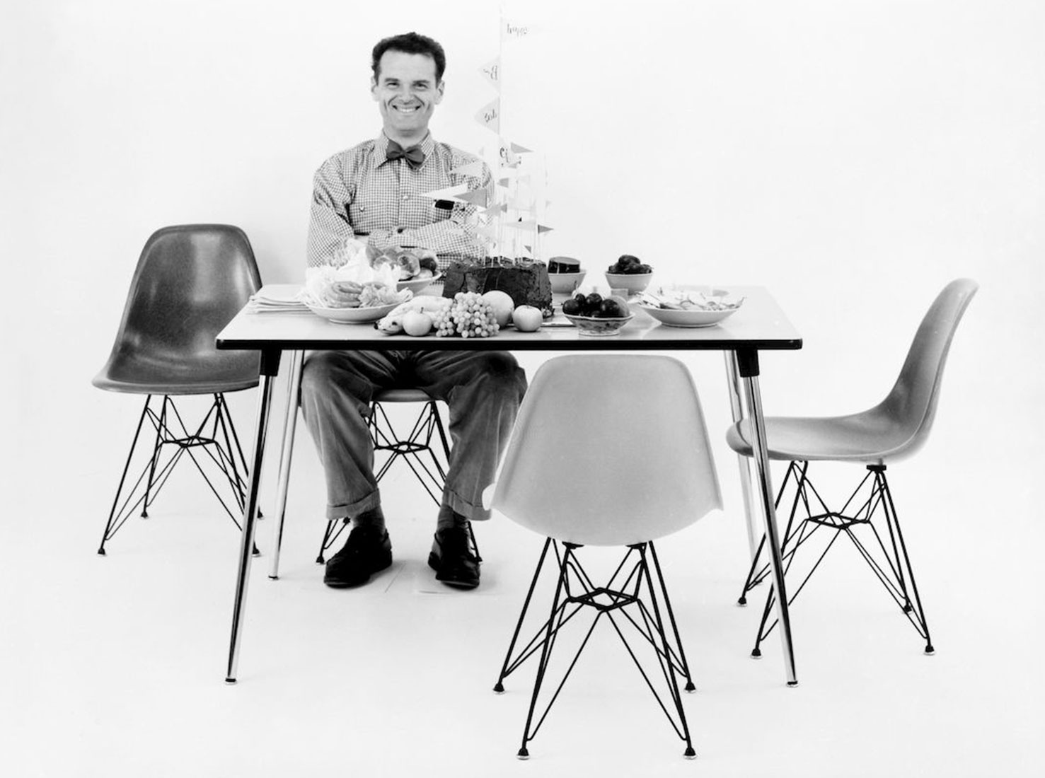 Стулья Eames – история мебели длиною более 70 лет