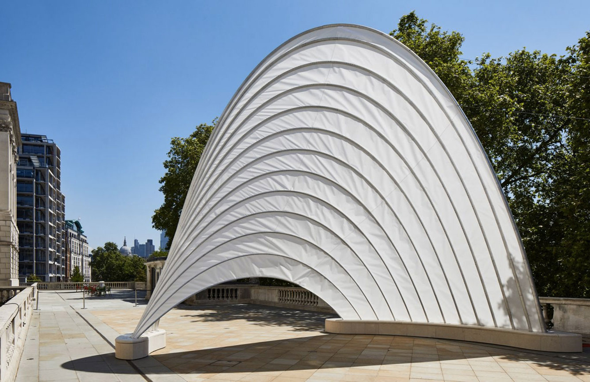 Лондонская биеннале дизайна 2021: павильон-парус Ини Арчибонга
