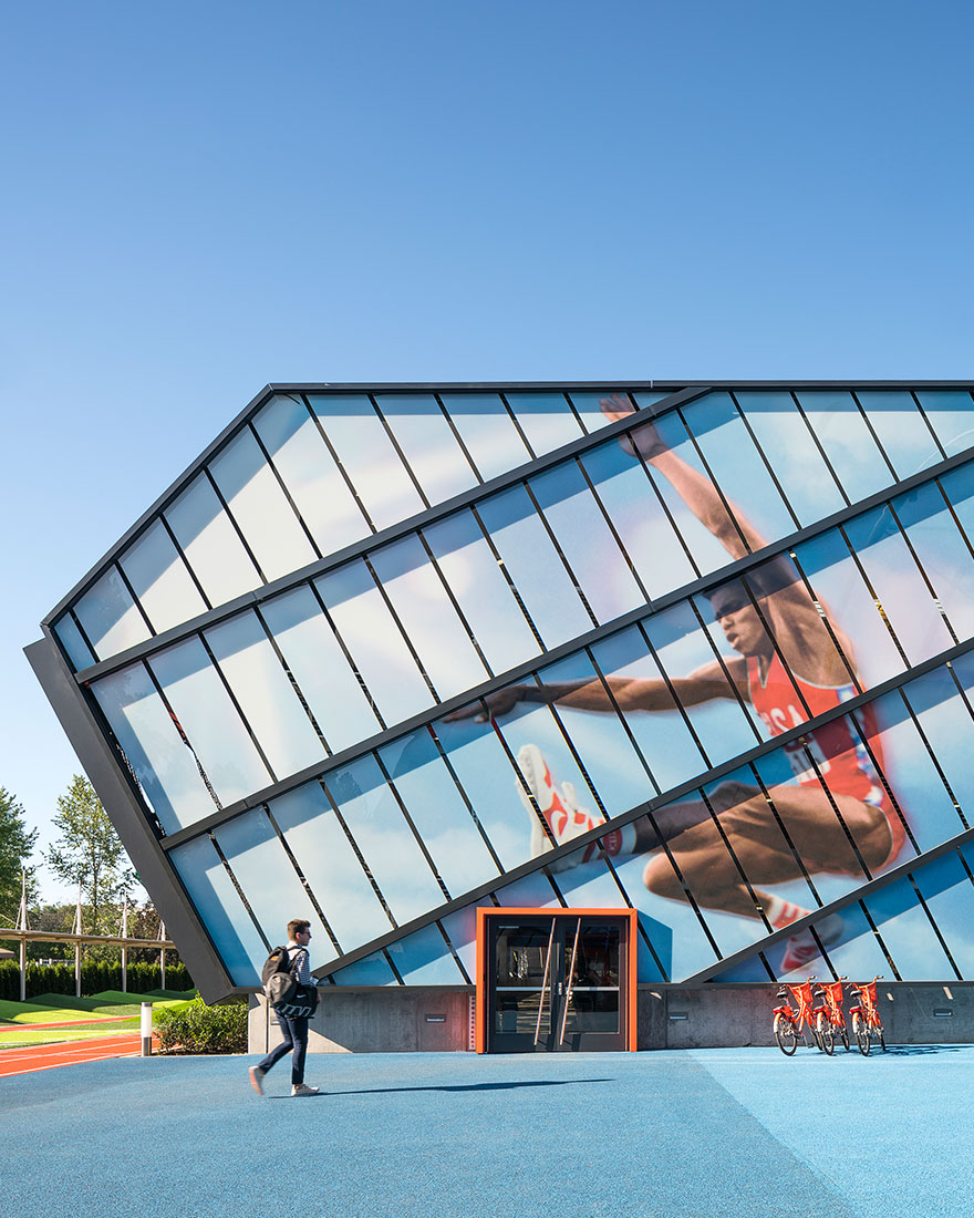 кампус Nike фото