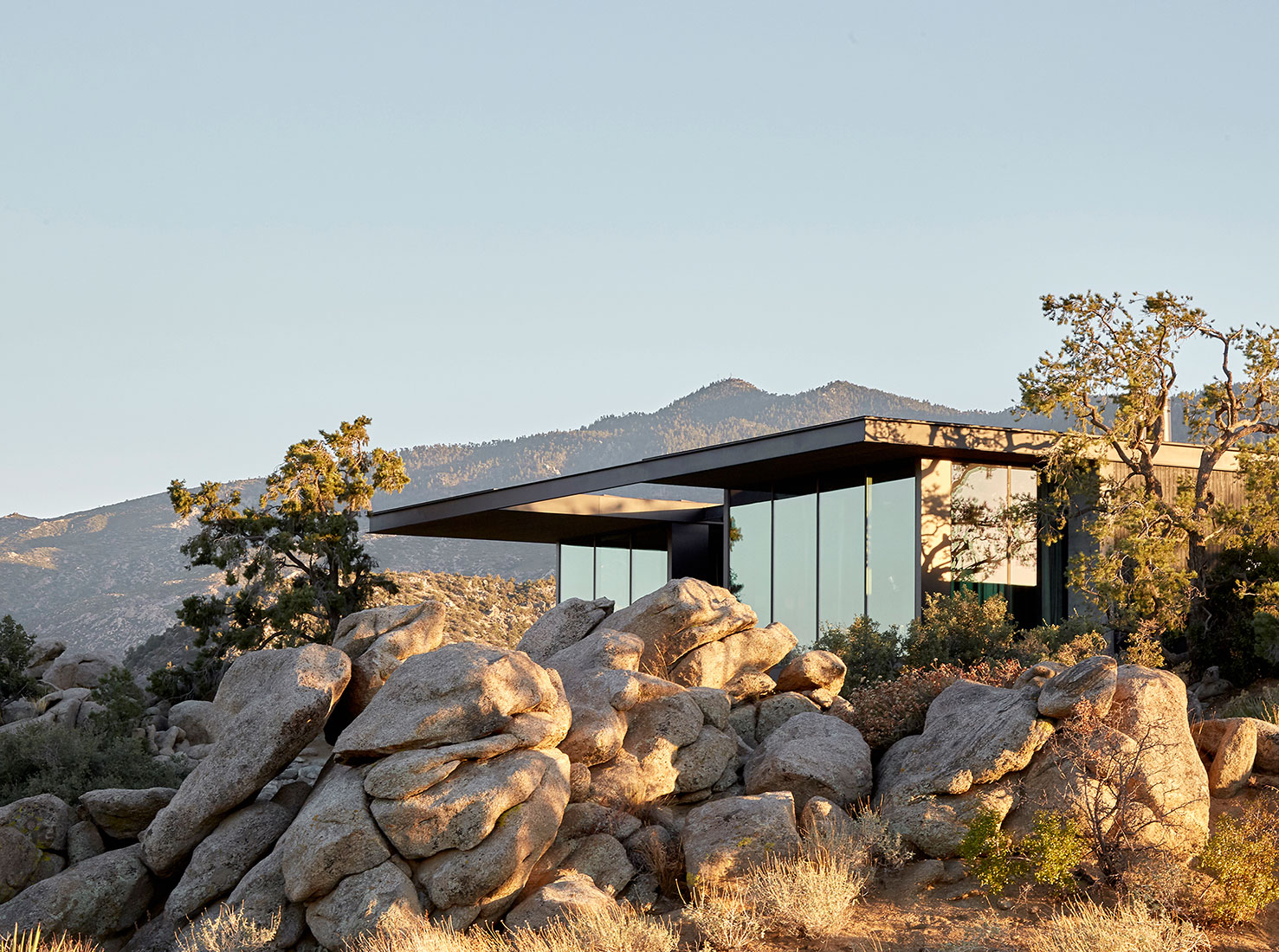 Дом в пустыне — баланс между модернизмом и природой