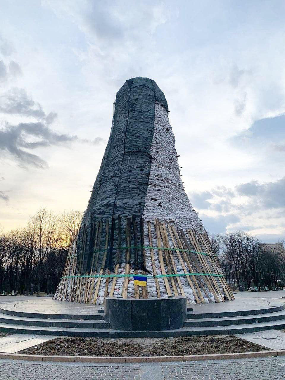 Памятник Тарасу Шевченко в Харькове фото