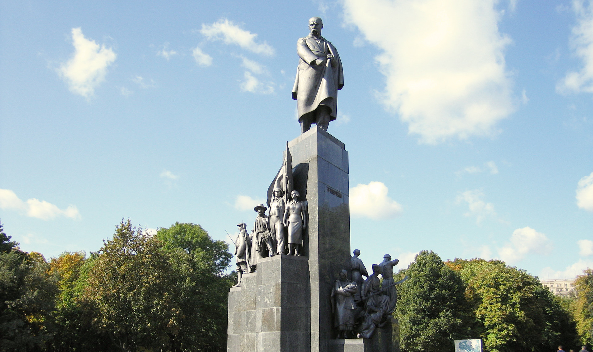 Памятник Тарасу Шевченко в Харькове фото