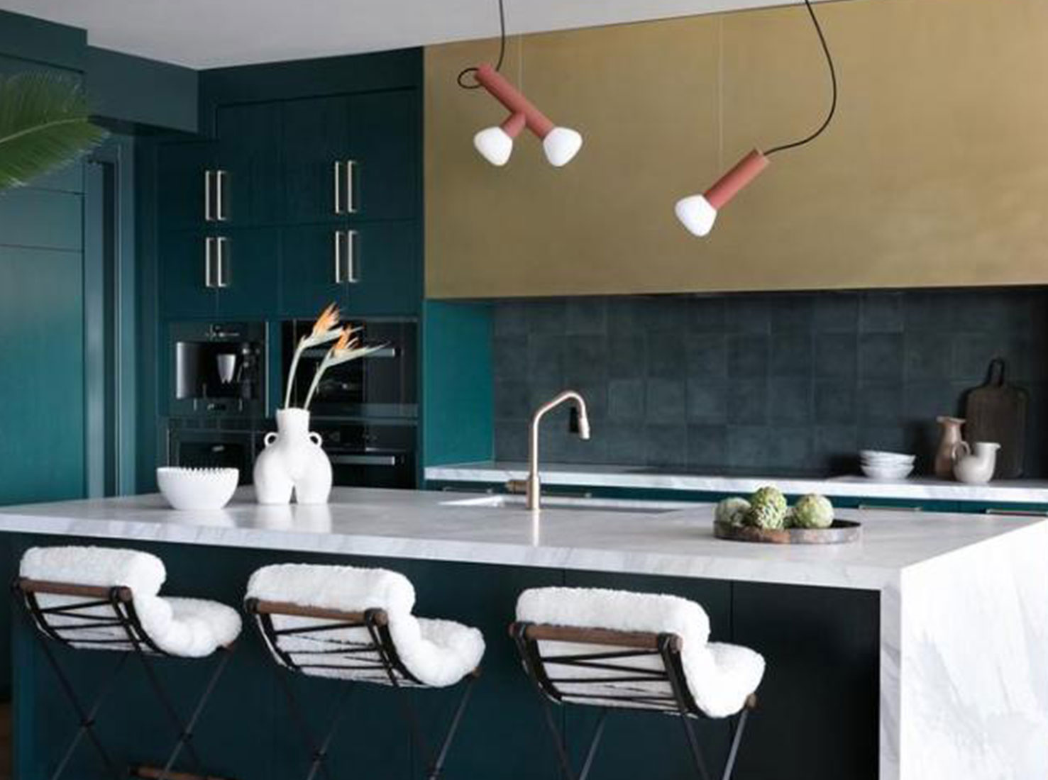 Дизайн гостиной совмещенной с кухней: выбираем покрытия, отделку и мебель