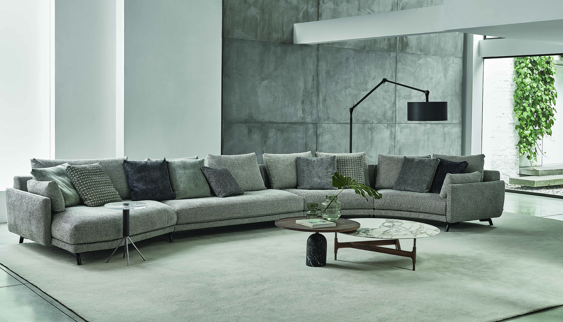 Диваны 2023 модные тенденции. Тренды диванов 2023. Диван 2023 года. Стильные диваны в гостиную. Мягкая мебель тенденции 2023 года.