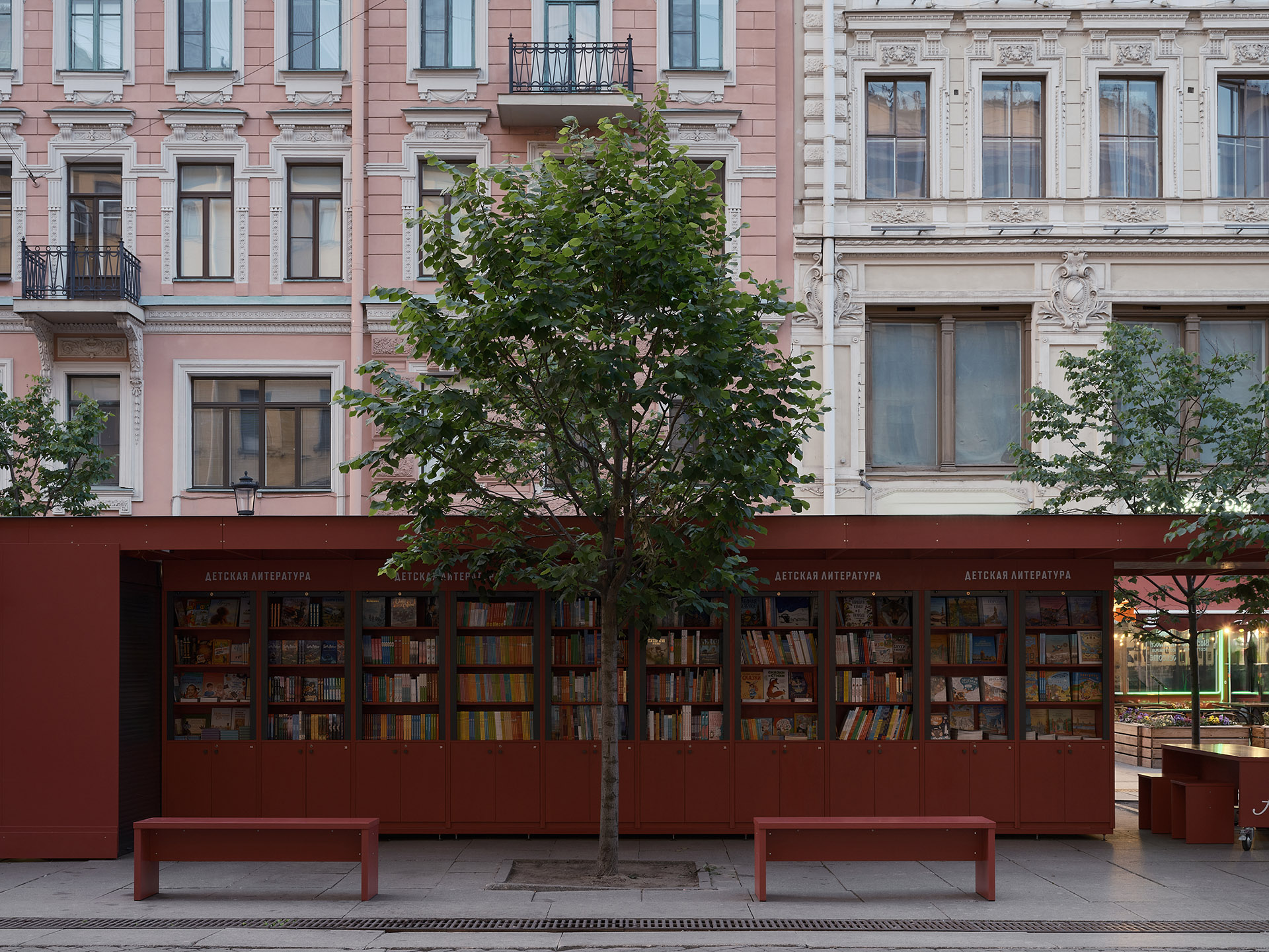 Книжные аллеи в Санкт-Петербурге фото