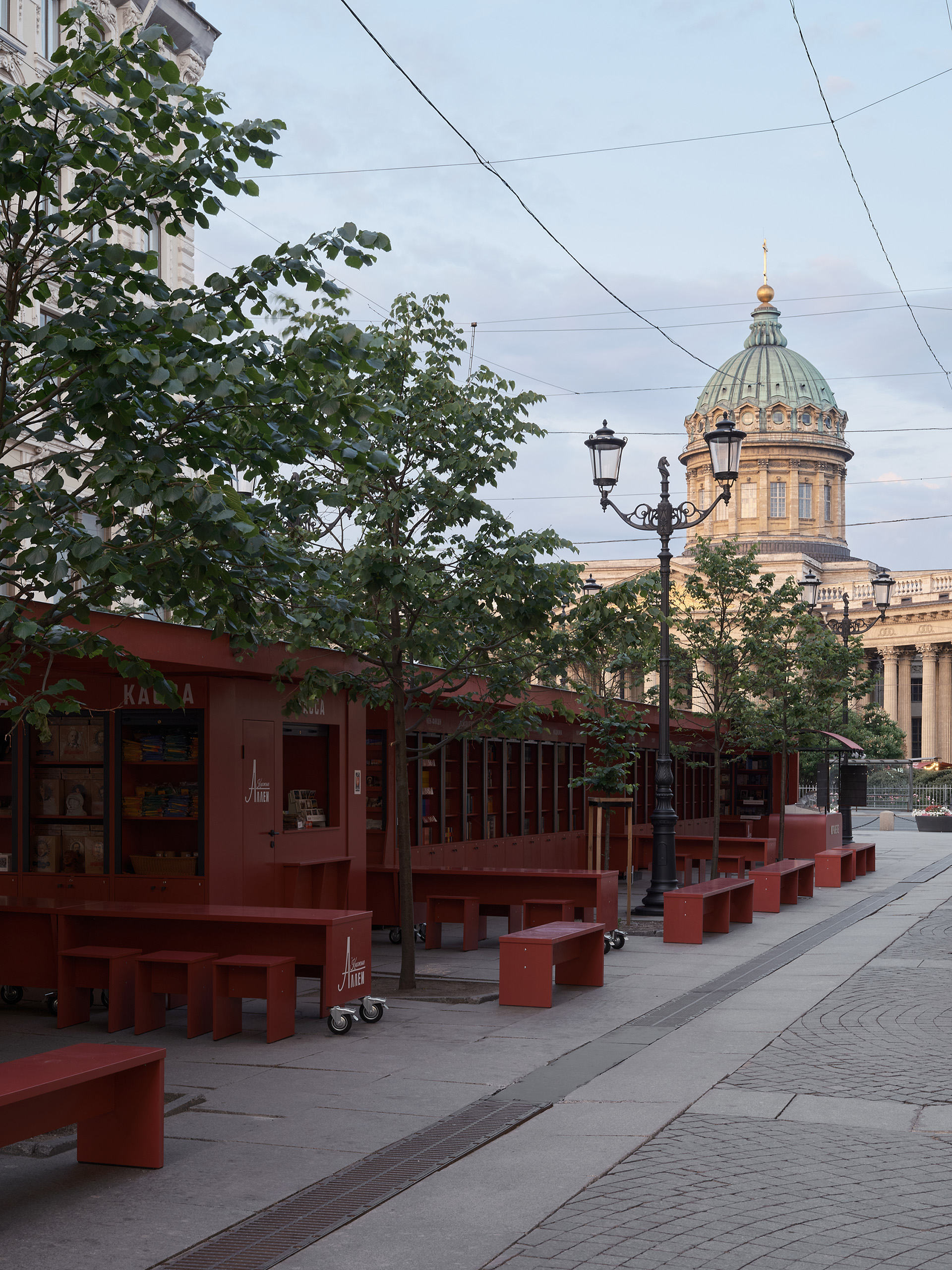 Книжные аллеи в Санкт-Петербурге фото