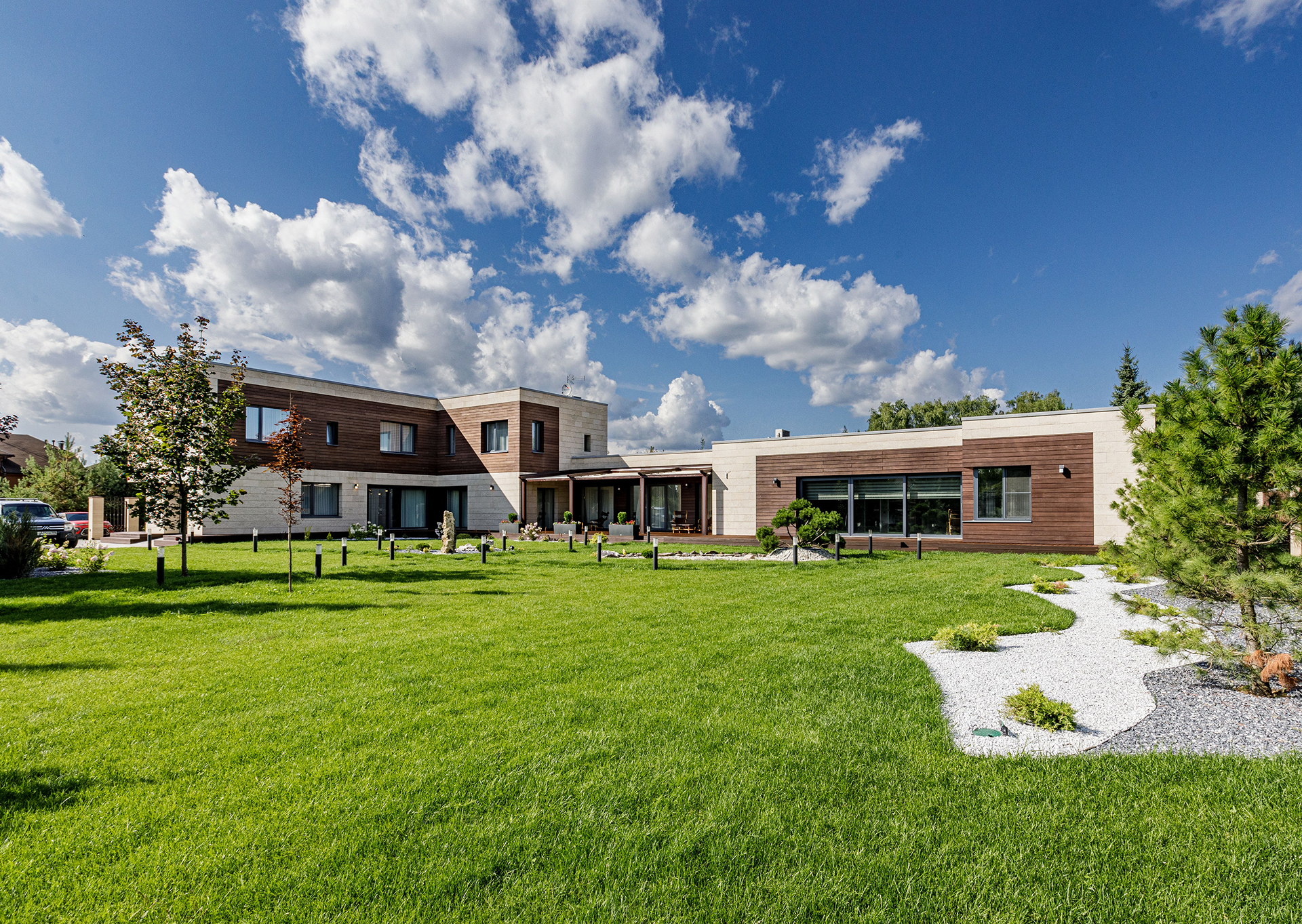 Семейный загородный дом в Подмосковье: бразильский модернизм в проекте Елены Албатовой