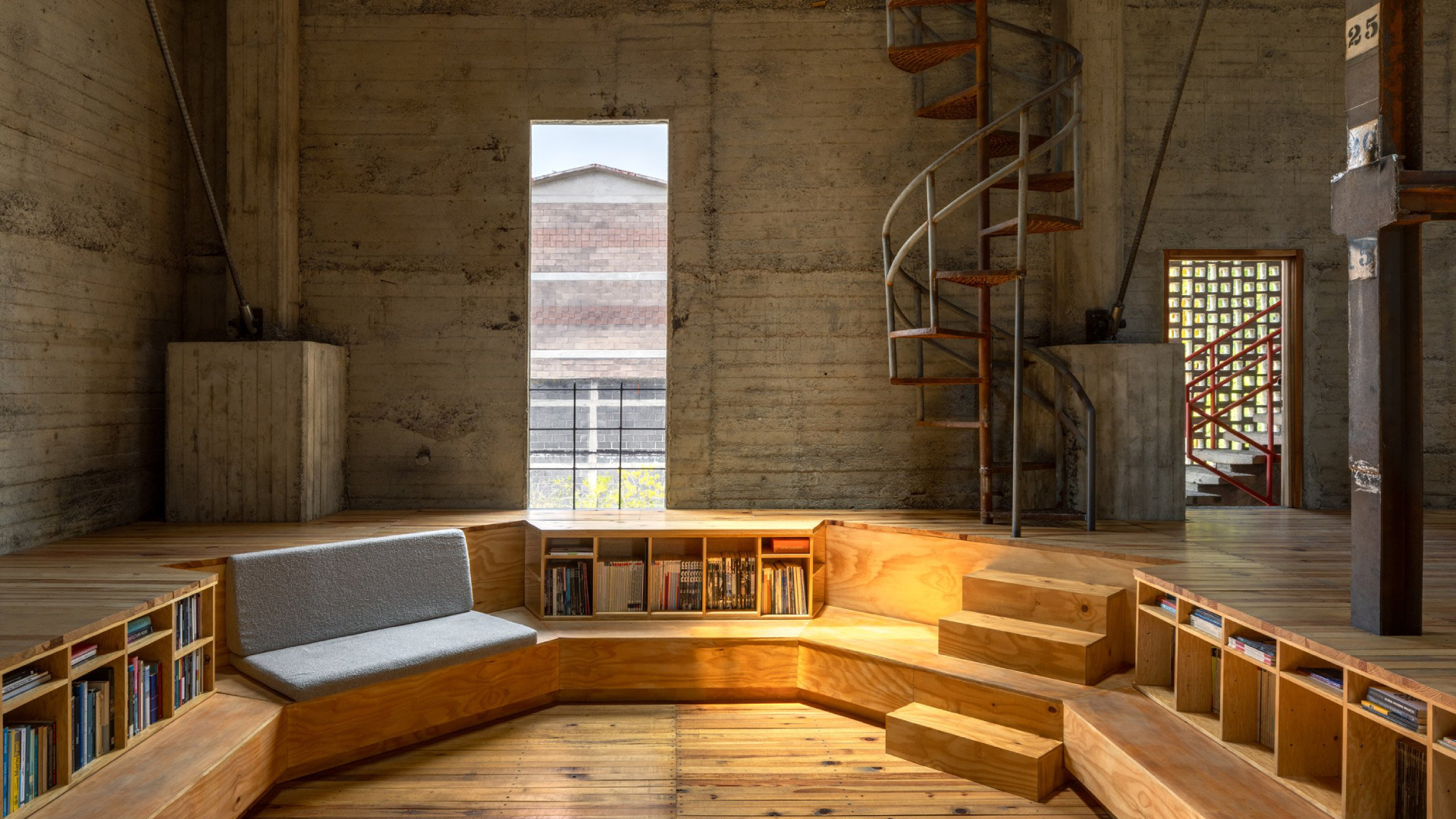 Офис архитектурной студии JSa в бывшем здании фабрики в Мехико