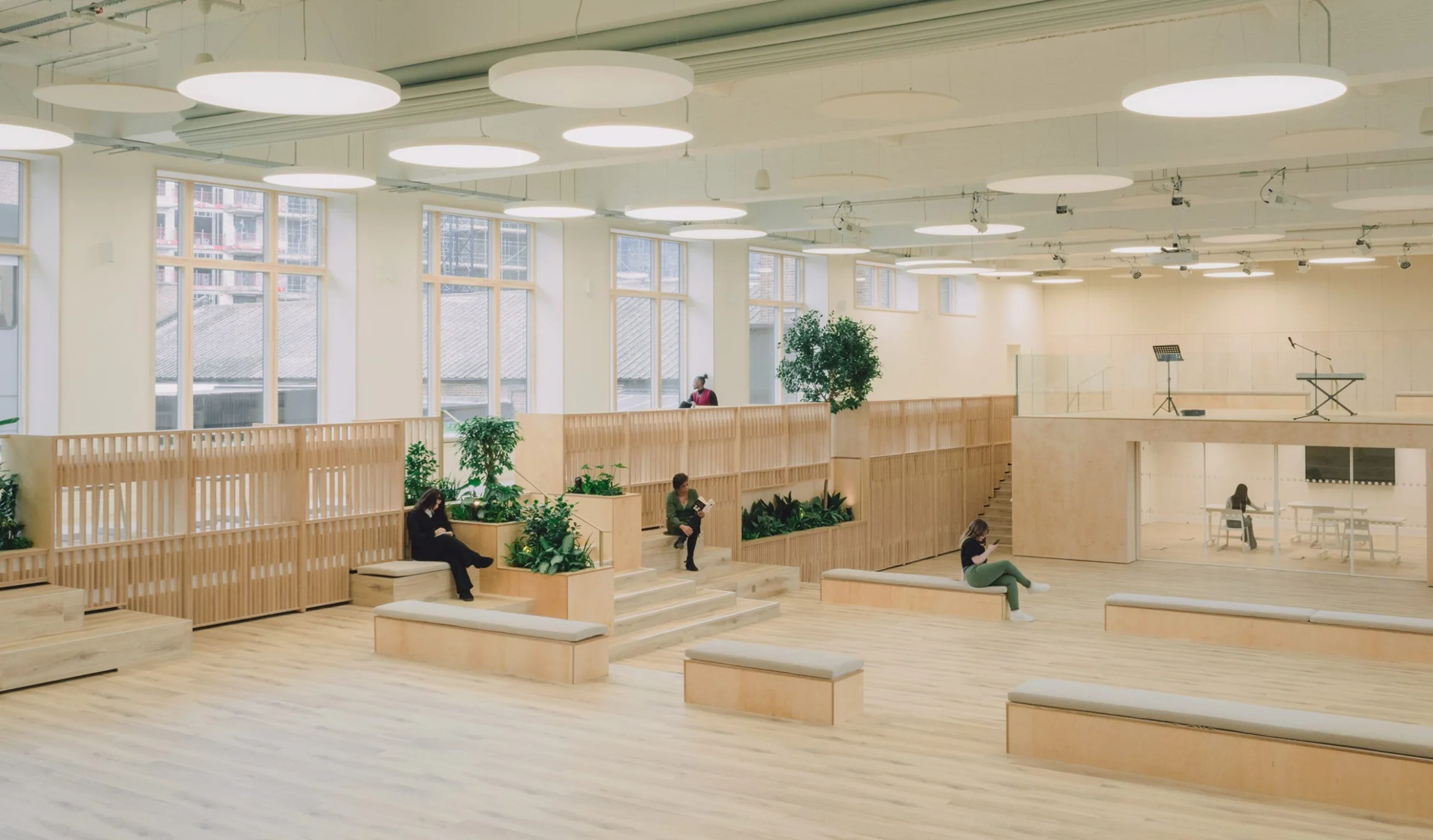 Многофункциональное учебное пространство на месте заброшенного бассейна: проект студии DERA