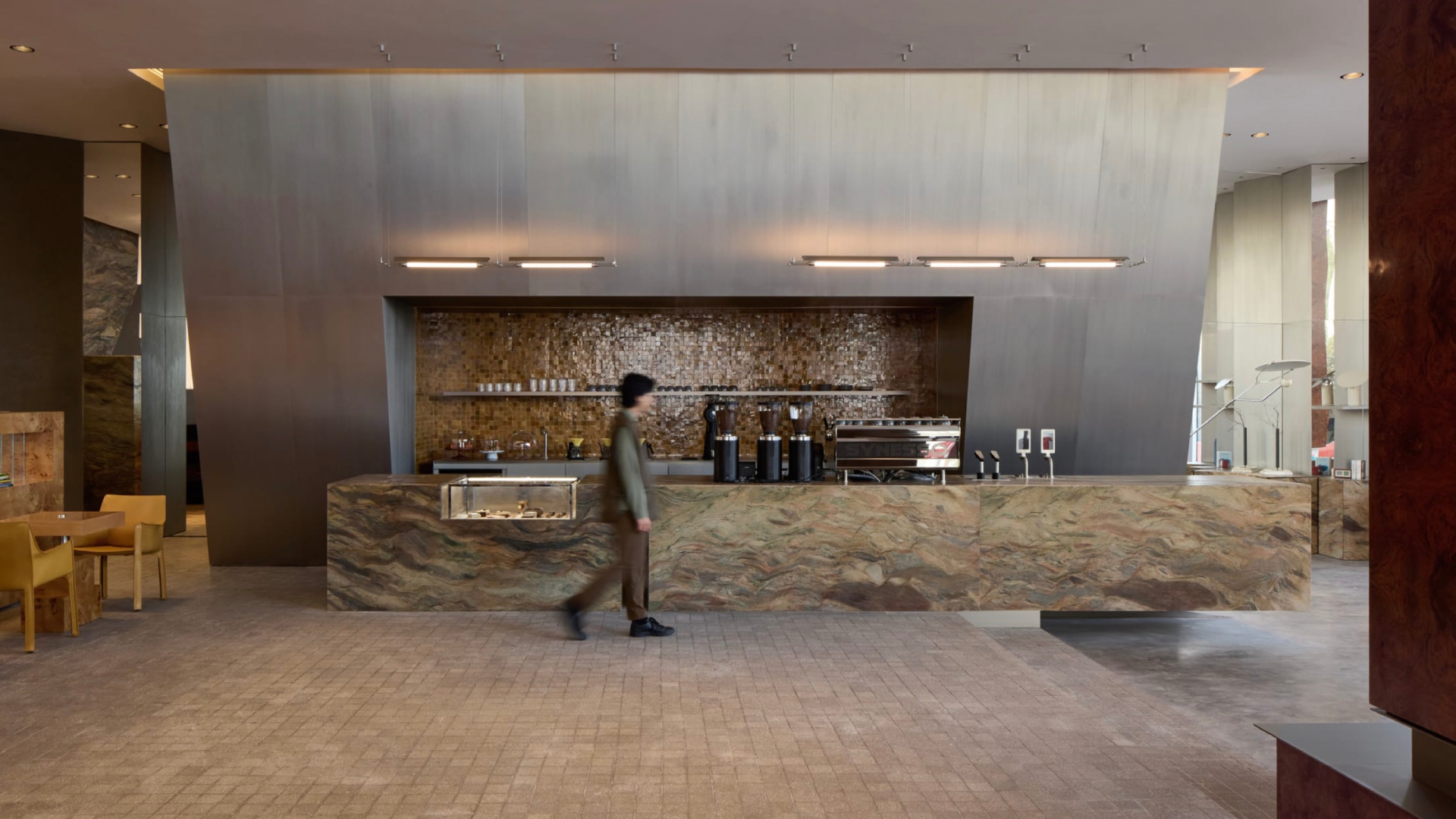 Кафе Daily Press в Абу-Даби, вдохновленное модернизмом 1960-1970-х: проект Styled Habitat