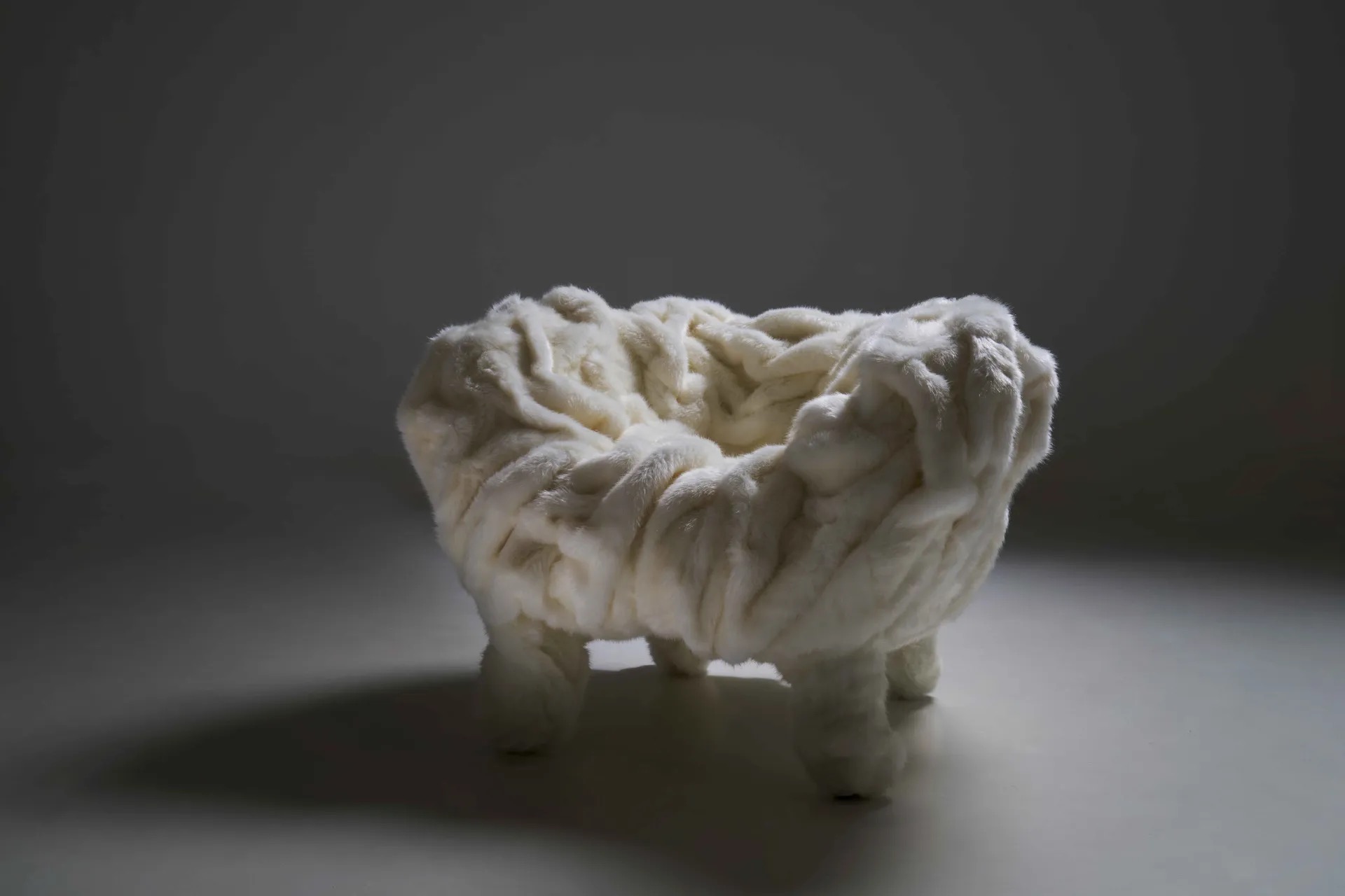 Кресло Grinza White: новинка Edra в честь Олимпийских игр в Милане