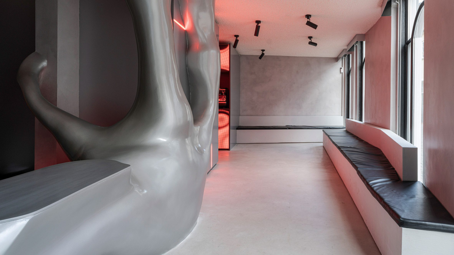 Футуристичный тату-салон в Дании: проект студии KIDZ