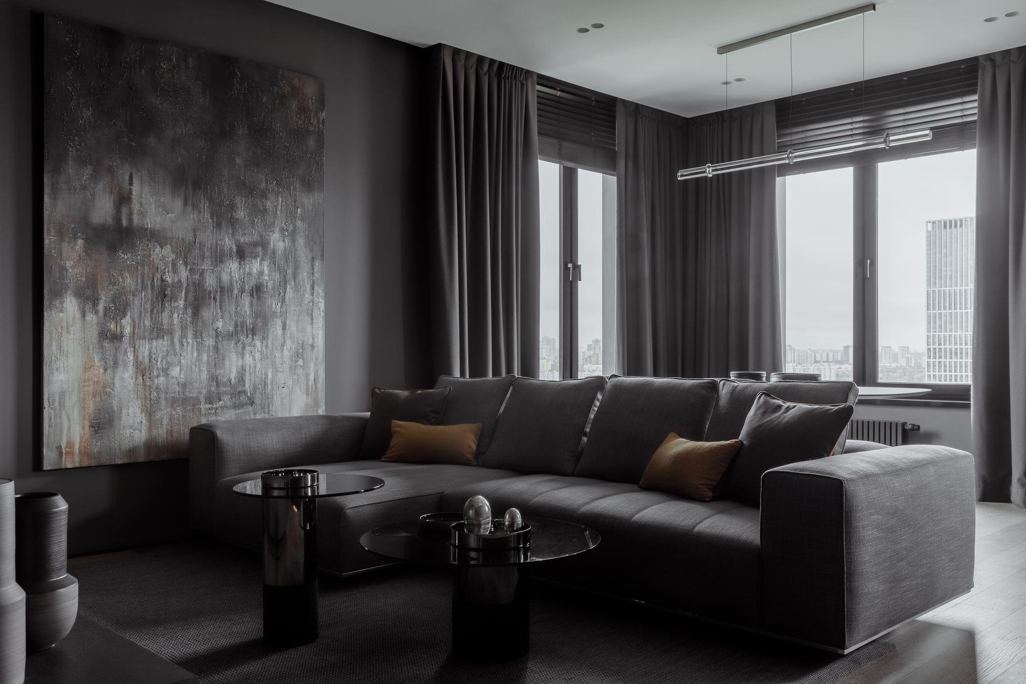 Темная квартира с брутальным характером: проект Натальи Сенькиной