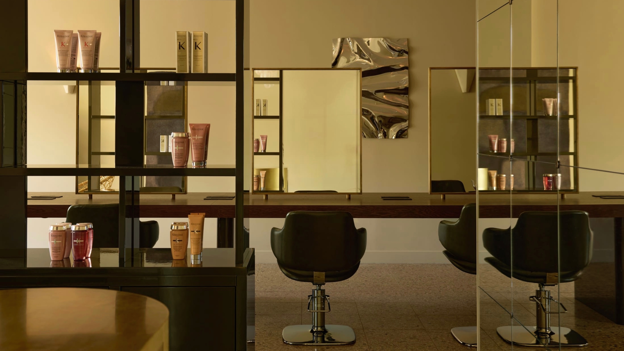 Салон красоты в Брисбене по проекту Samantha Leigh Interiors: гламурный шик