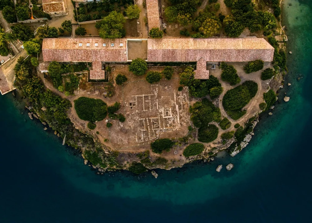 Галерейный комплекс на Менорке фото