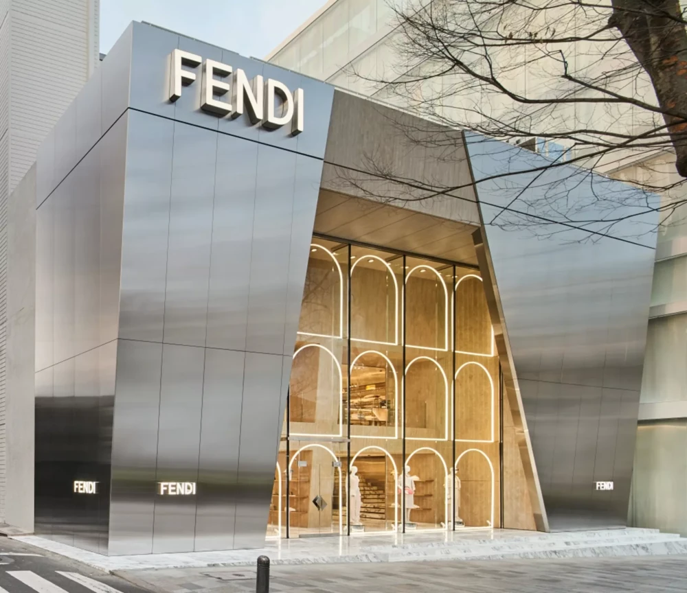 Бутик Fendi в Токио фото