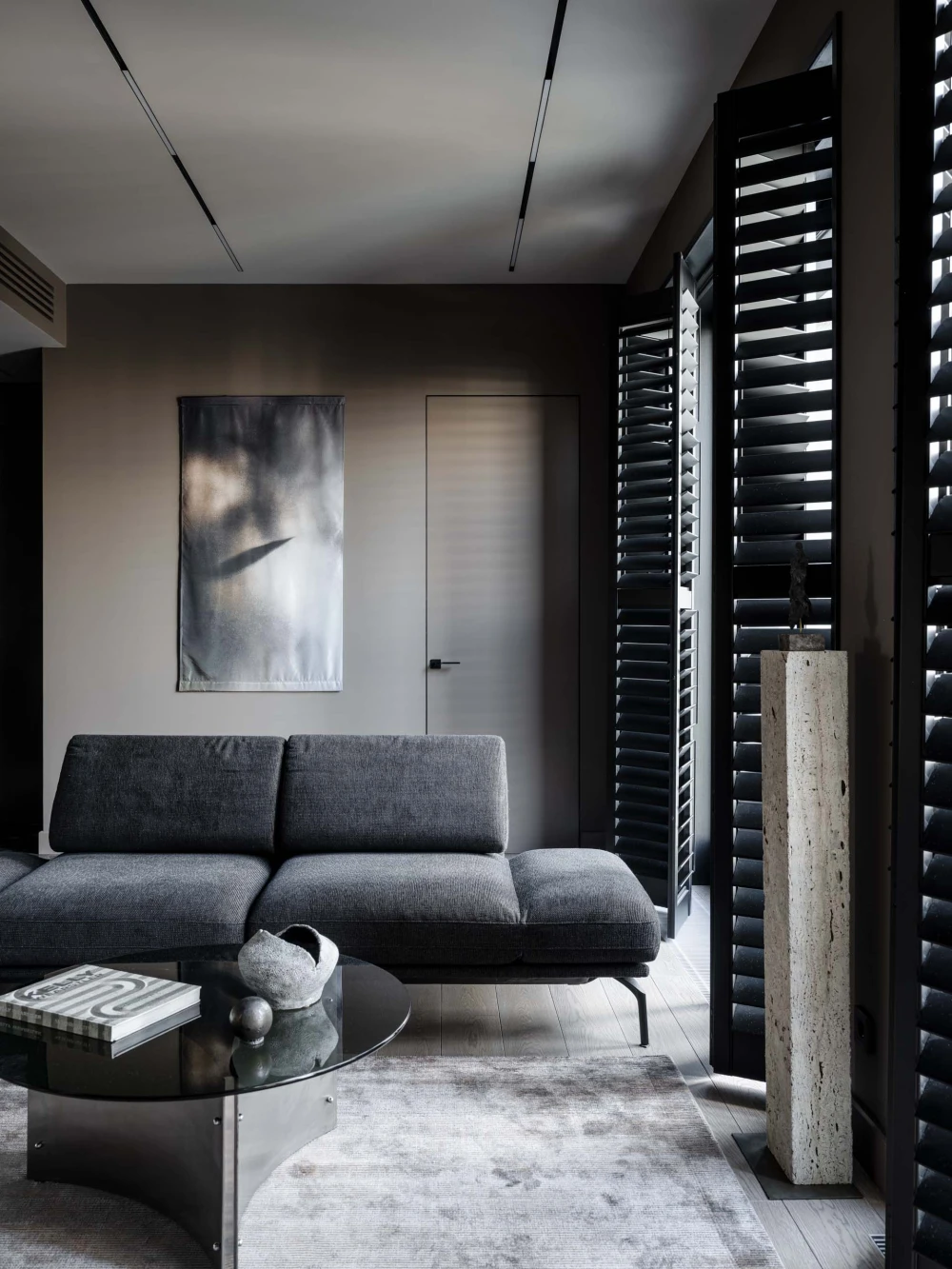 темный интерьер фото