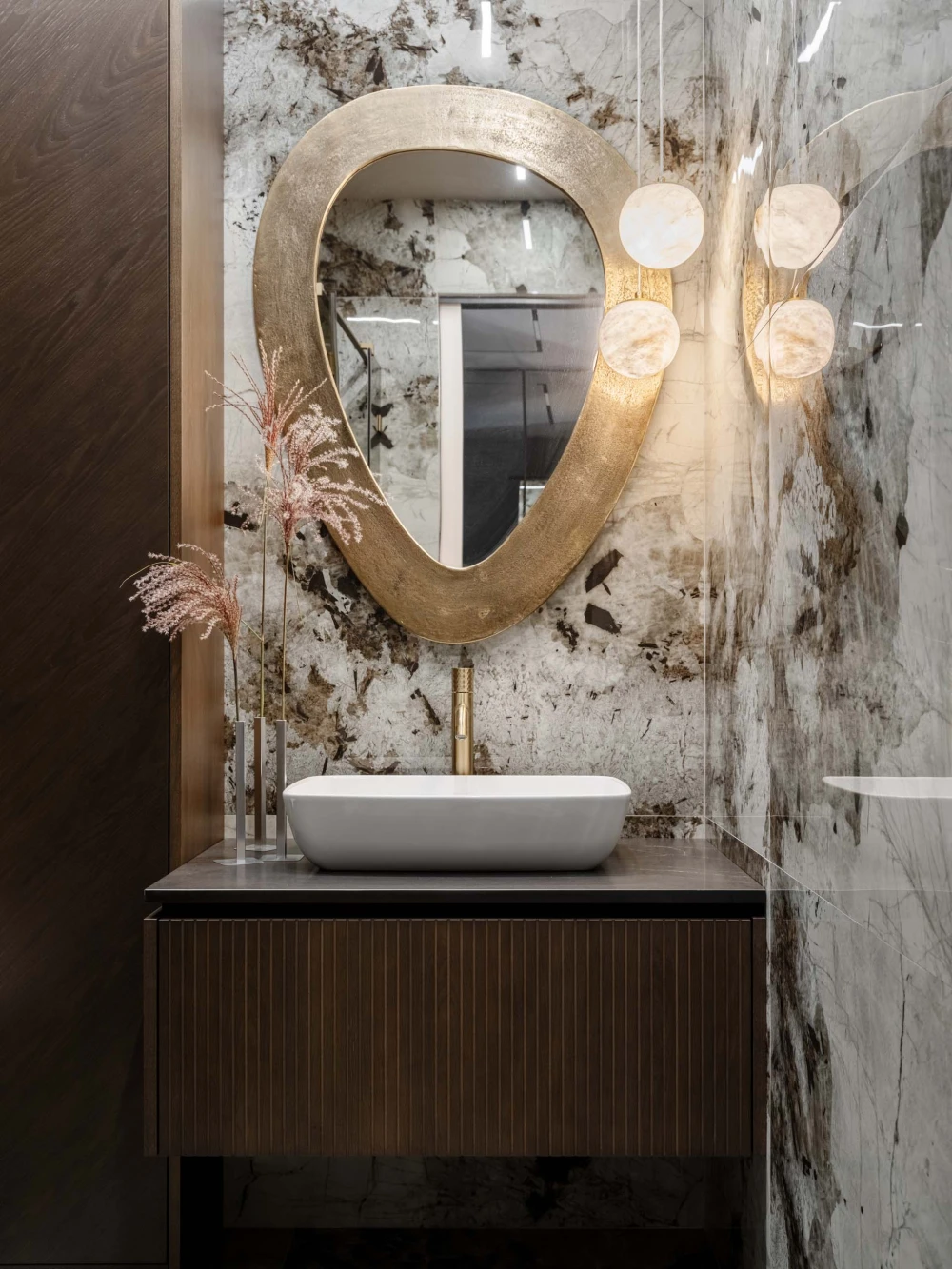 темный интерьер фото