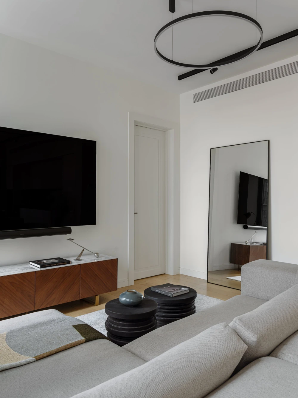 серый цвет в интерьере фото