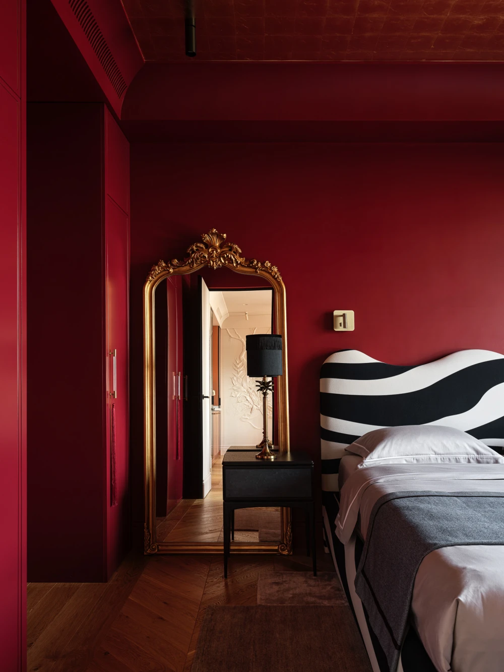 красная спальня фото