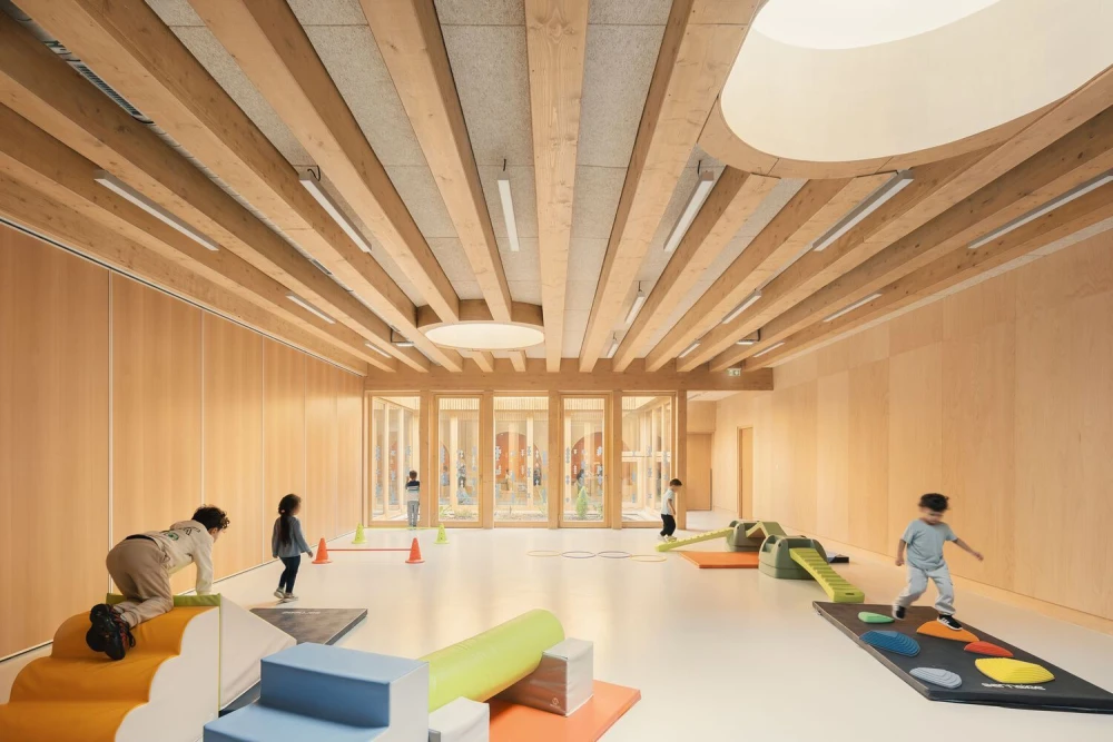 дерево в интерьере фото